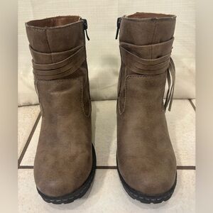 EUC Women's Brown Ankle Boots